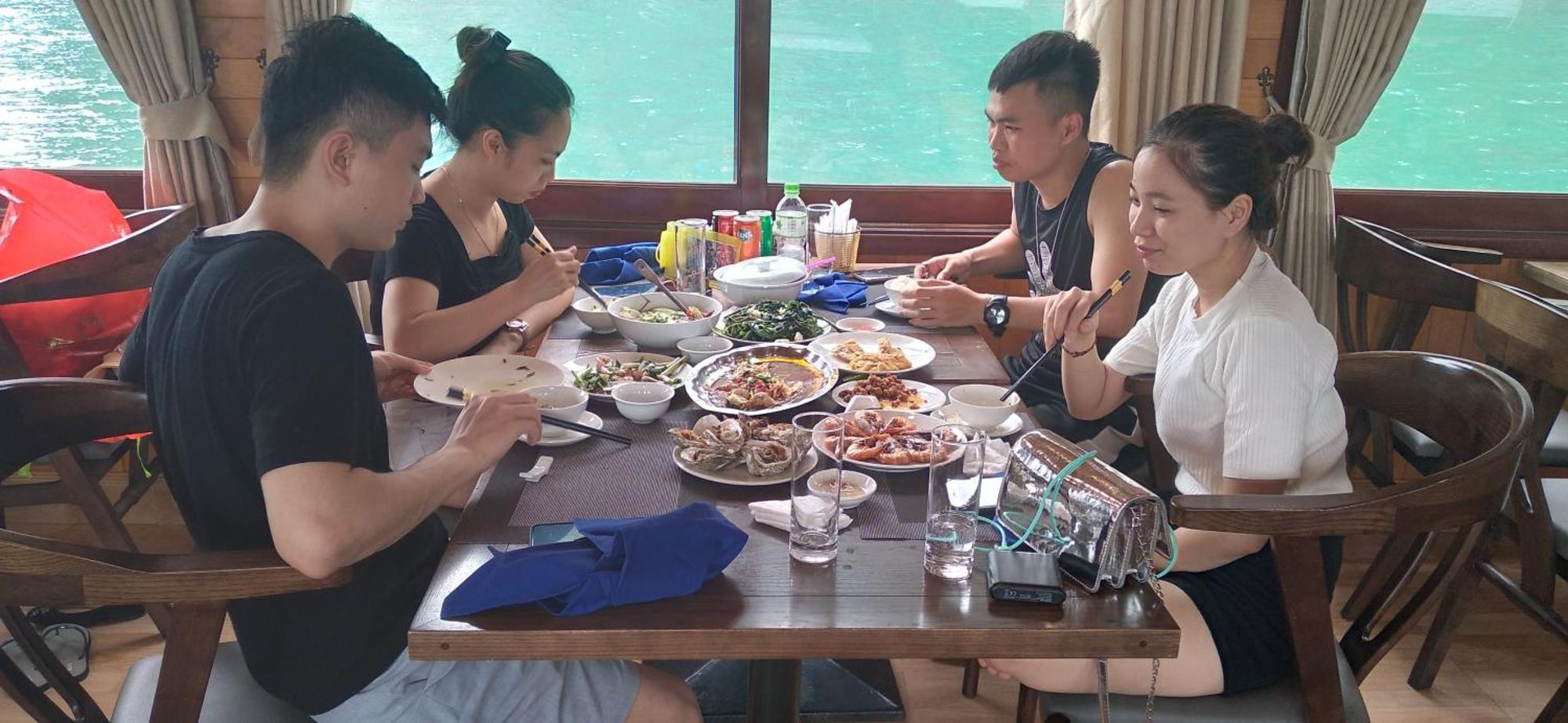 Cat Ba Victory Hostel Dong Khe Sau Bagian luar foto