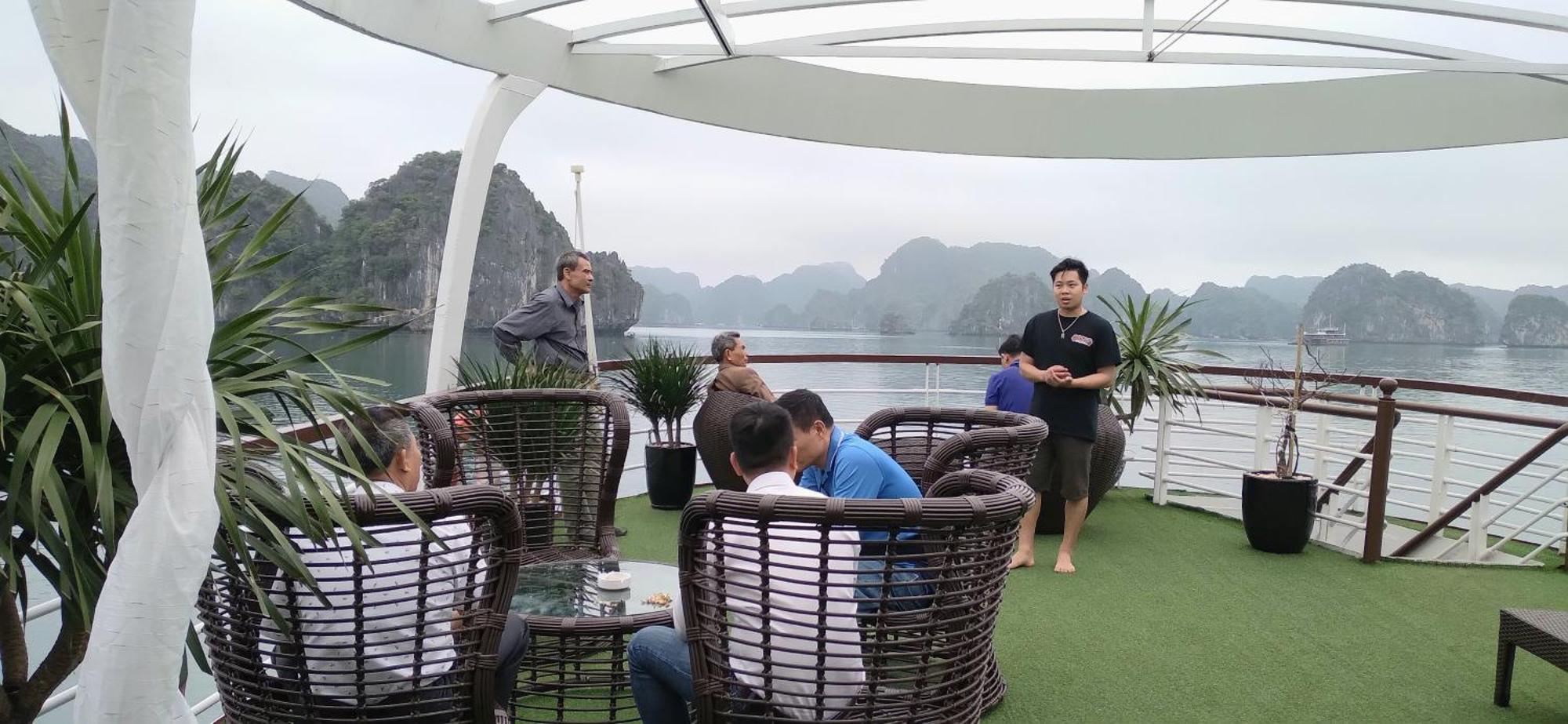 Cat Ba Victory Hostel Dong Khe Sau Bagian luar foto