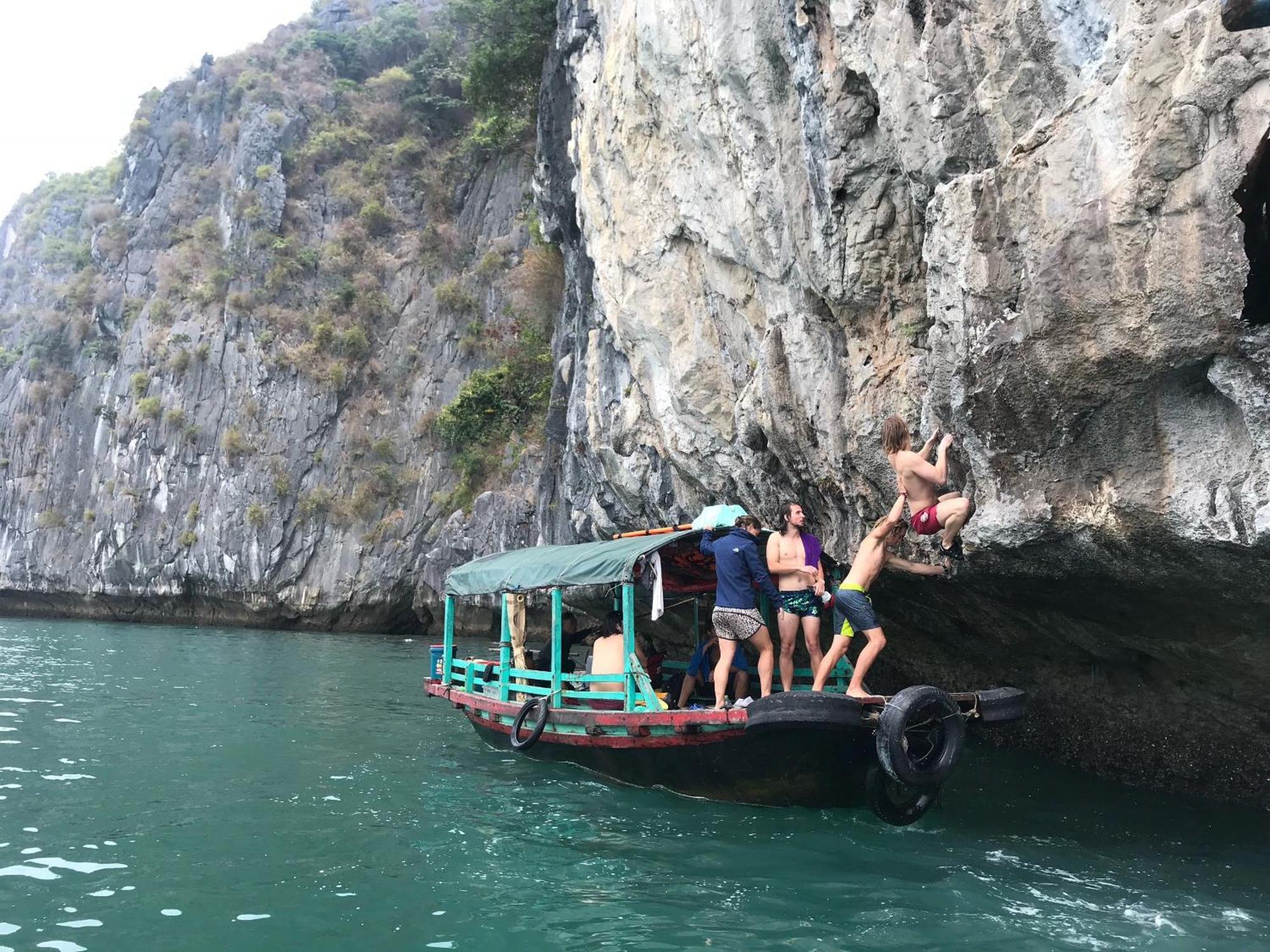 Cat Ba Victory Hostel Dong Khe Sau Bagian luar foto
